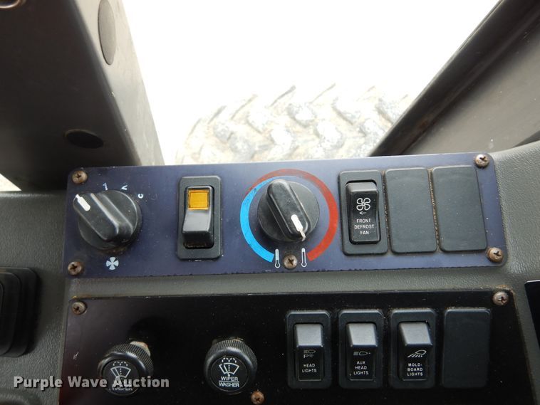 image for item DK4427 2002 Volvo G720  motor grader