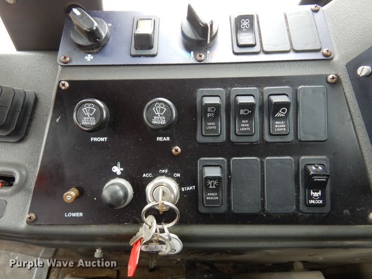 image for item DK4427 2002 Volvo G720  motor grader