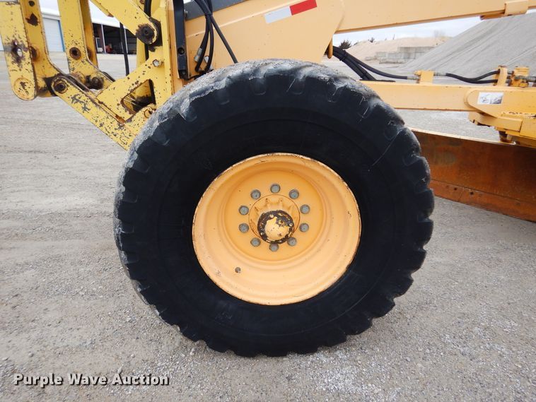 image for item DK4427 2002 Volvo G720  motor grader