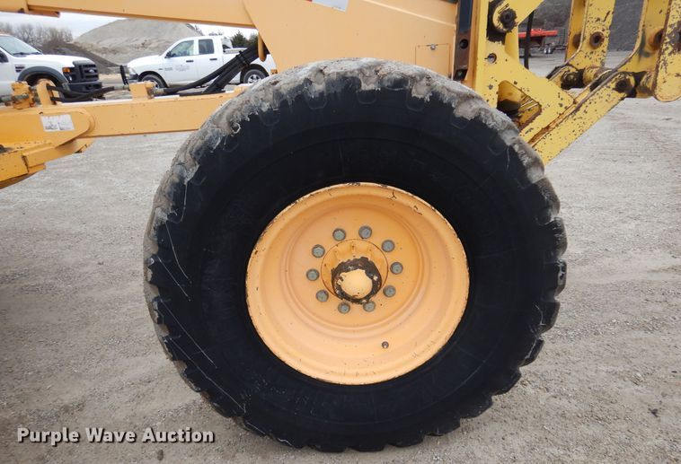 image for item DK4427 2002 Volvo G720  motor grader