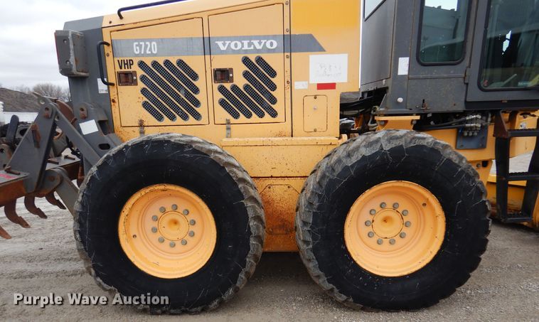 image for item DK4427 2002 Volvo G720  motor grader