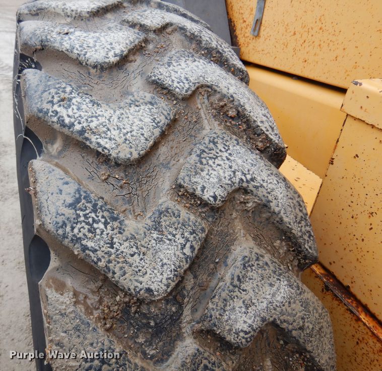 image for item DK4427 2002 Volvo G720  motor grader