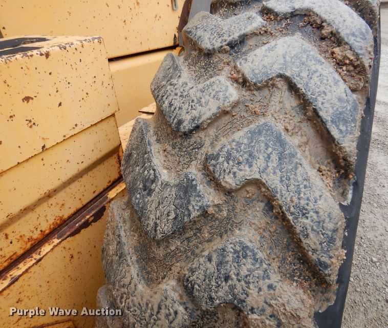 image for item DK4427 2002 Volvo G720  motor grader