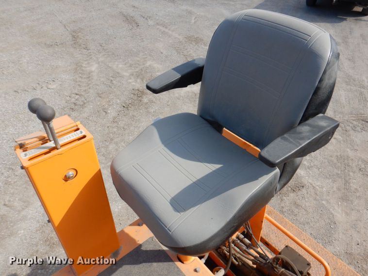 image for item DM6056 2013 Blaw-Knox PF1510  paver