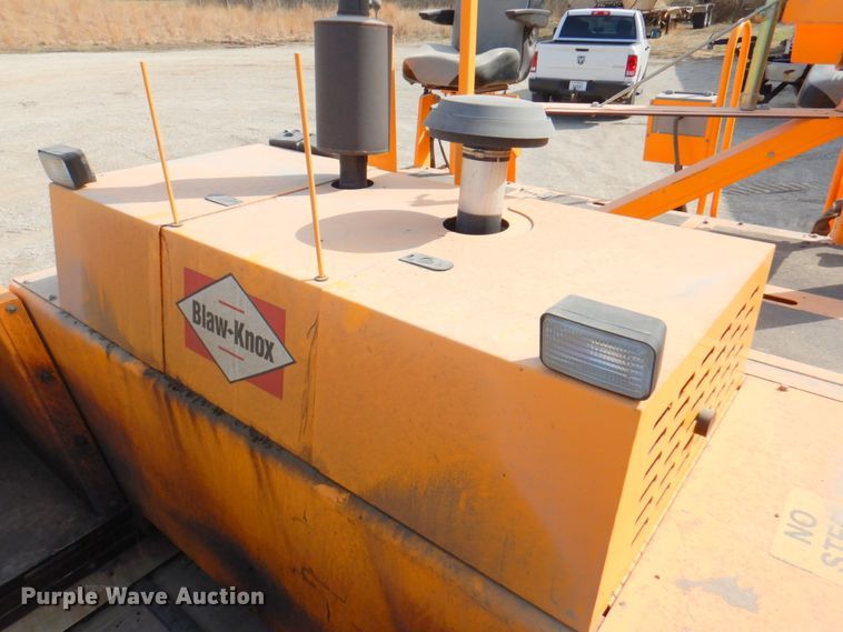 image for item DM6056 2013 Blaw-Knox PF1510  paver