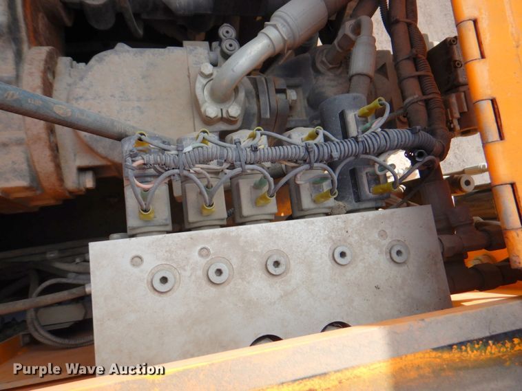 image for item DM6056 2013 Blaw-Knox PF1510  paver