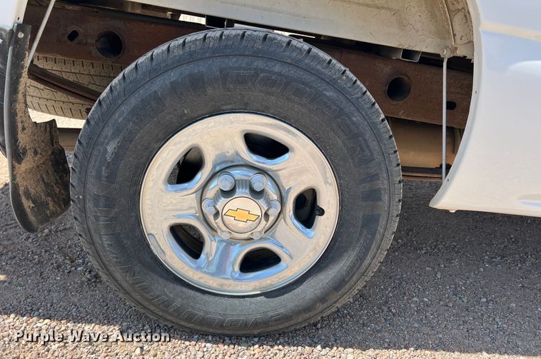 image for item DM8433 2000 Chevrolet Silverado 1500  pickup truck