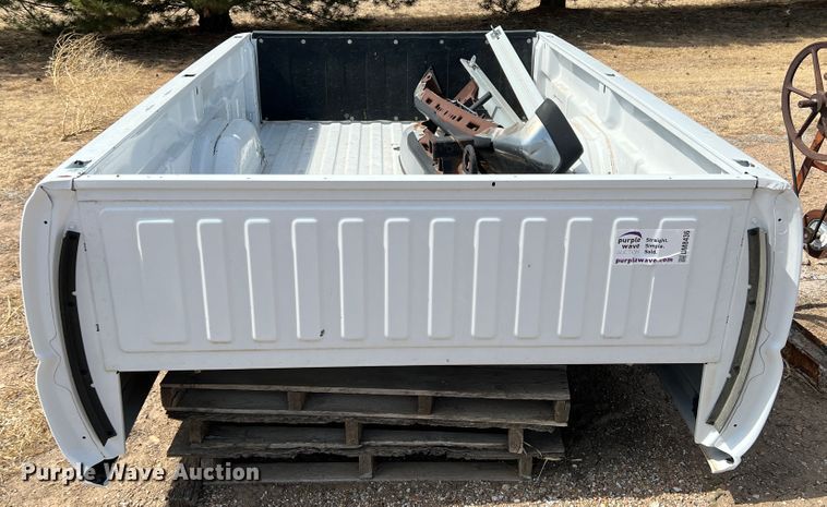 image for item DM8436 2006 GMC pickup truck bed