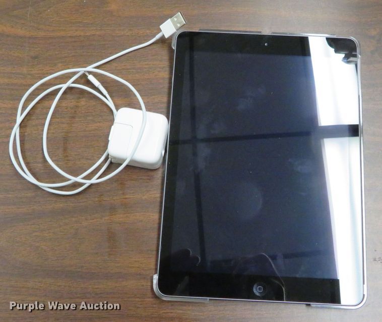 image for item DN7931 (25) Apple Ipad Air Gen I tablets