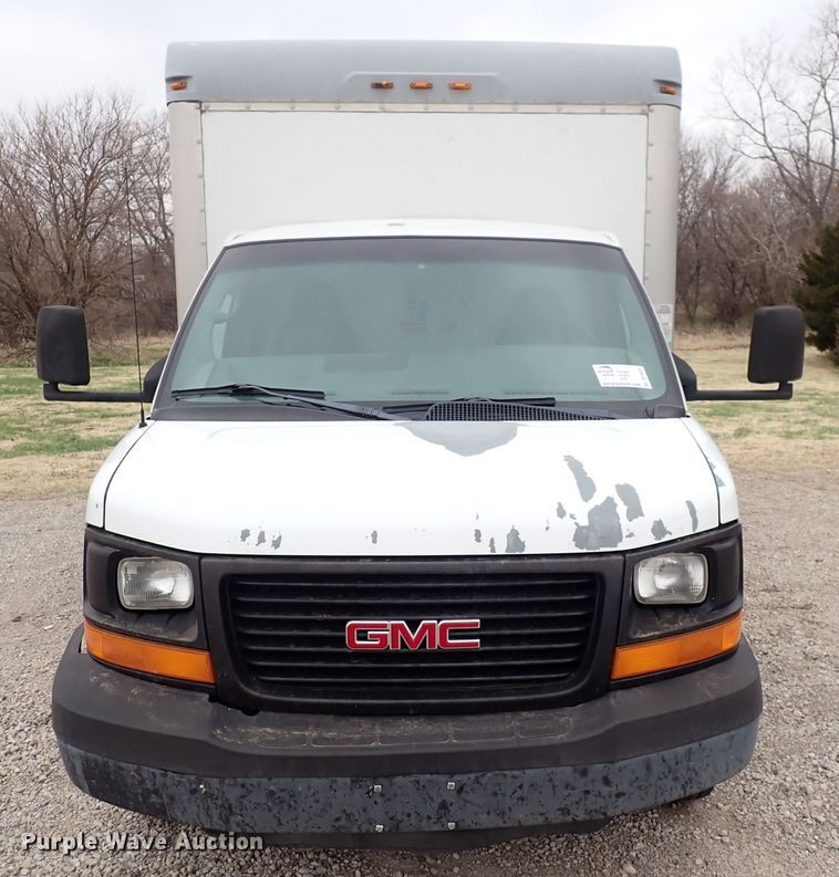 image for item DP4531 2004 GMC Savana  box truck