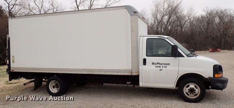 image for item DP4531 2004 GMC Savana  box truck