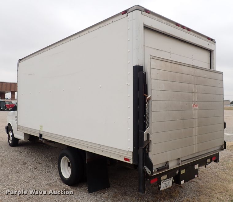 image for item DP4531 2004 GMC Savana  box truck