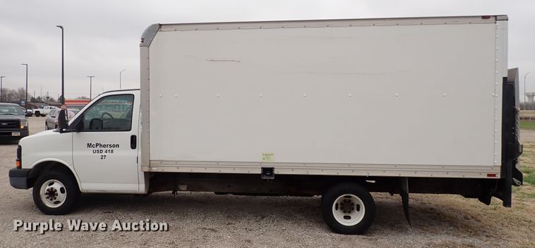 image for item DP4531 2004 GMC Savana  box truck