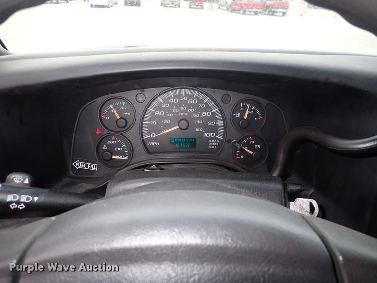 image for item DP4531 2004 GMC Savana  box truck