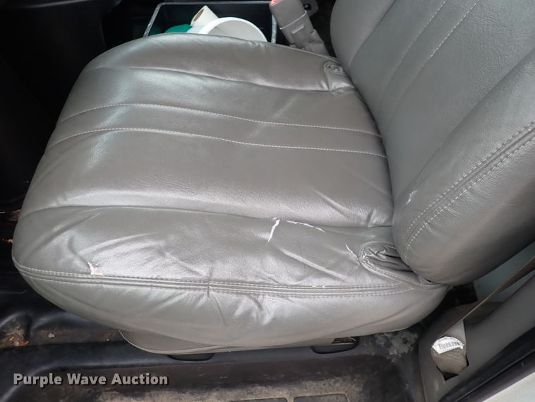 image for item DP4531 2004 GMC Savana  box truck