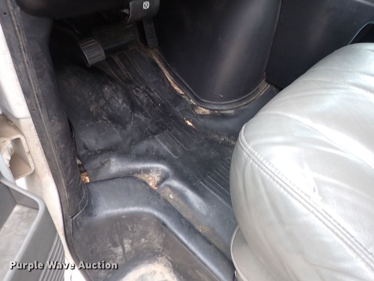 image for item DP4531 2004 GMC Savana  box truck