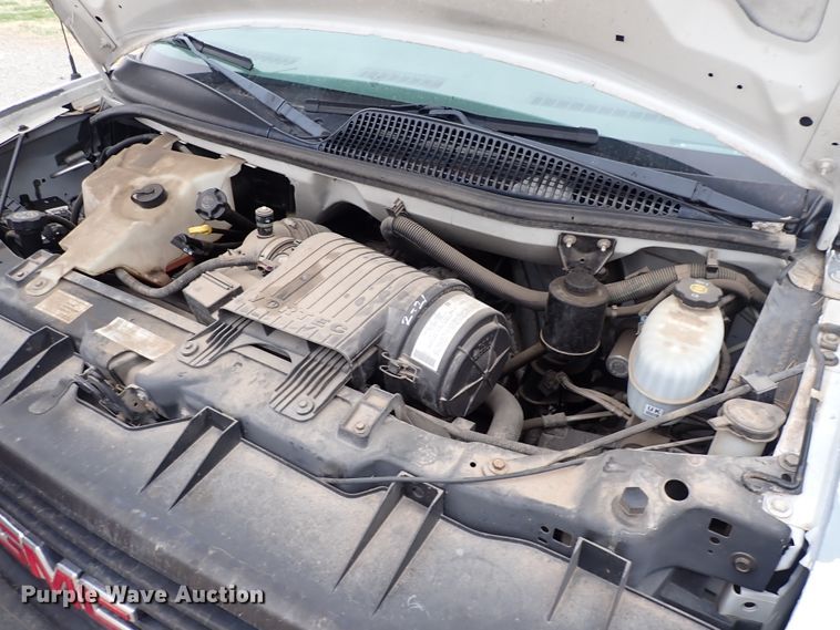 image for item DP4531 2004 GMC Savana  box truck