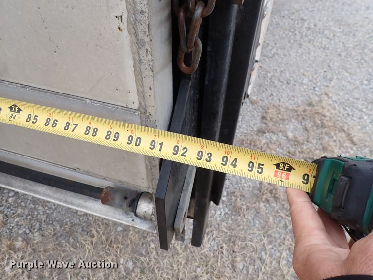 image for item DP4531 2004 GMC Savana  box truck