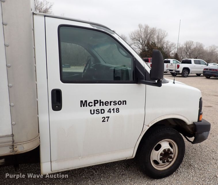 image for item DP4531 2004 GMC Savana  box truck