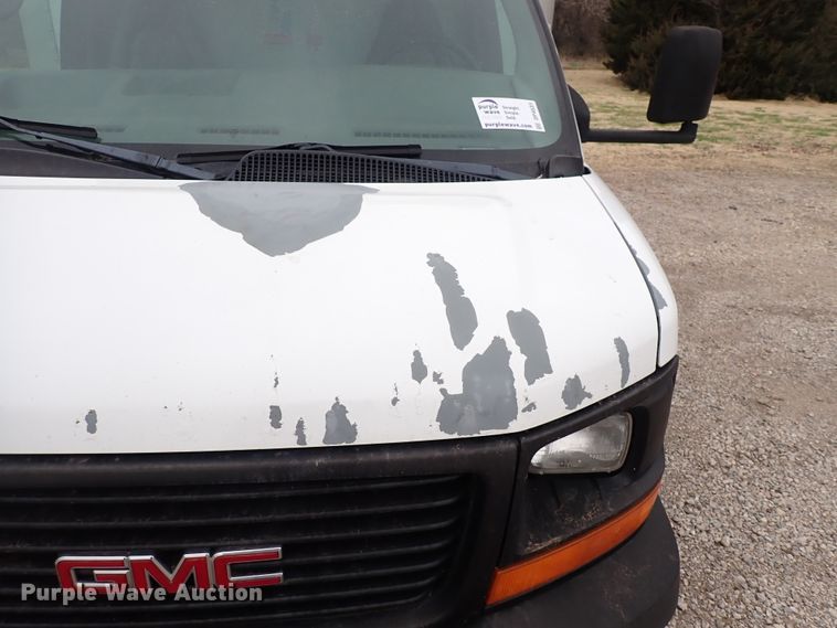 image for item DP4531 2004 GMC Savana  box truck