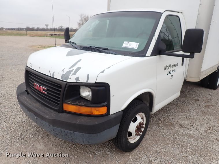 image for item DP4531 2004 GMC Savana  box truck