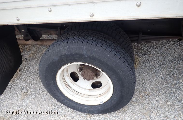 image for item DP4531 2004 GMC Savana  box truck