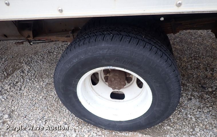 image for item DP4531 2004 GMC Savana  box truck