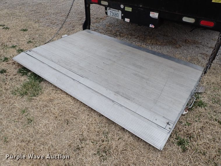 image for item DP4531 2004 GMC Savana  box truck