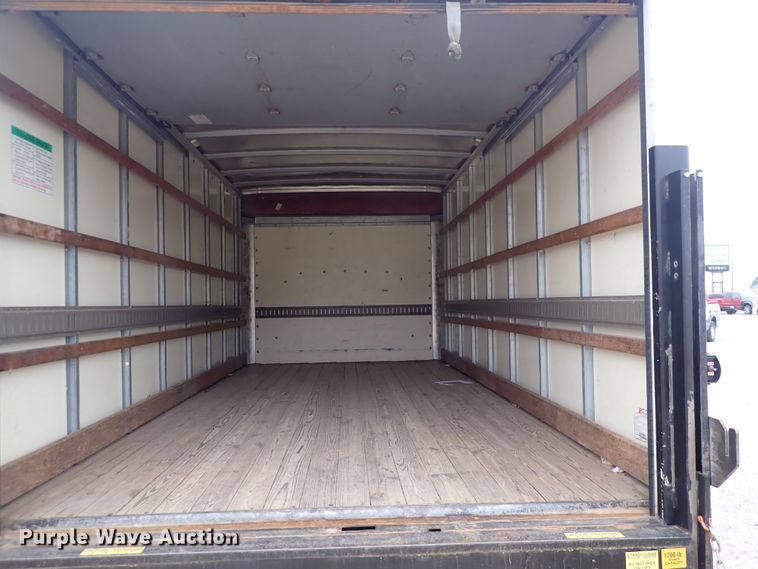 image for item DP4531 2004 GMC Savana  box truck