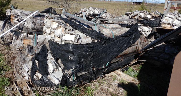 image for item EY9806 Approximately 1,250 Pexco FG578 White Pl reflectors