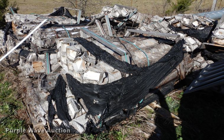 image for item EY9806 Approximately 1,250 Pexco FG578 White Pl reflectors