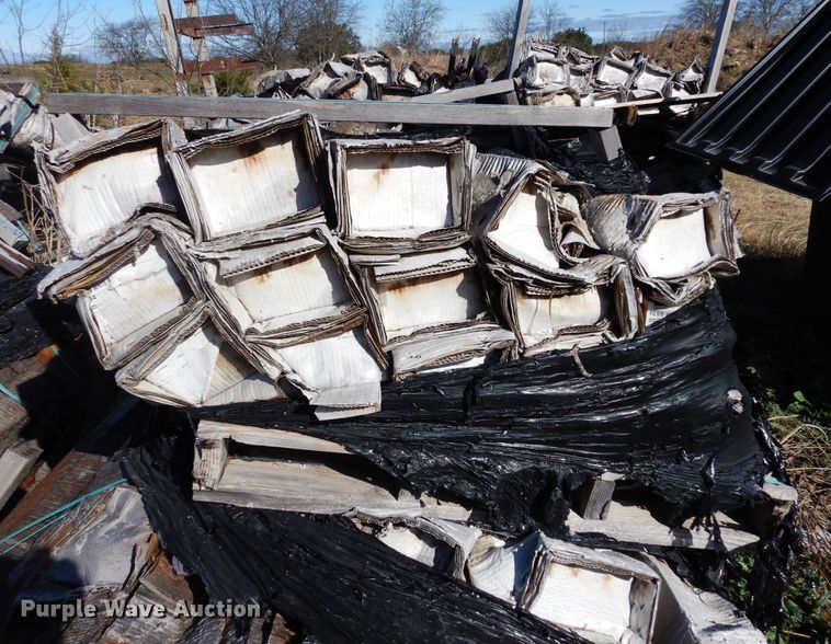 image for item EY9806 Approximately 1,250 Pexco FG578 White Pl reflectors