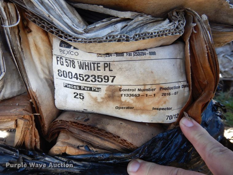 image for item EY9806 Approximately 1,250 Pexco FG578 White Pl reflectors