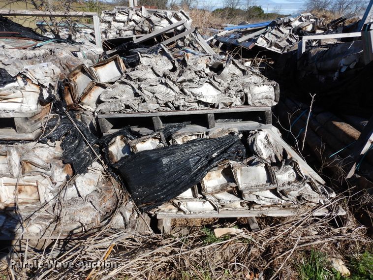 image for item EY9807 Approximately 1,250 Pexco FG578 White Pl reflectors