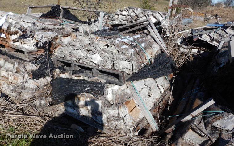 image for item EY9807 Approximately 1,250 Pexco FG578 White Pl reflectors