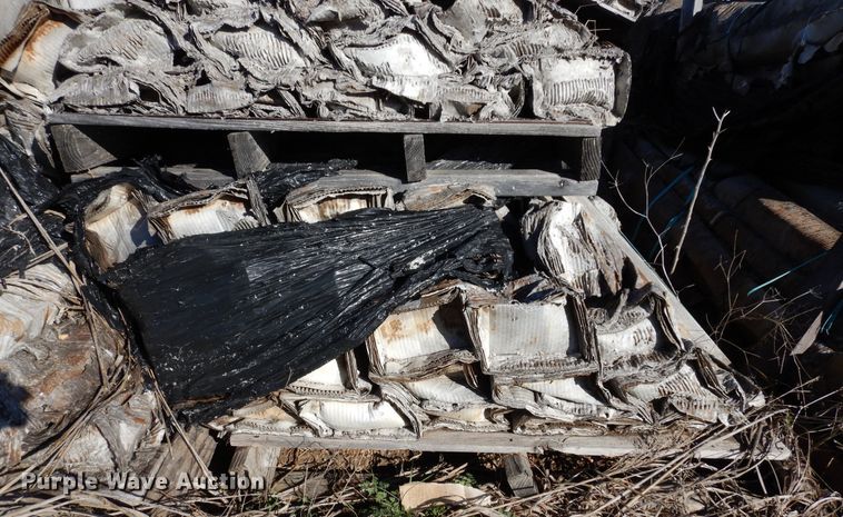 image for item EY9807 Approximately 1,250 Pexco FG578 White Pl reflectors