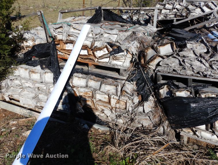 image for item EY9808 Approximately 1,250 Pexco FG578 White Pl reflectors