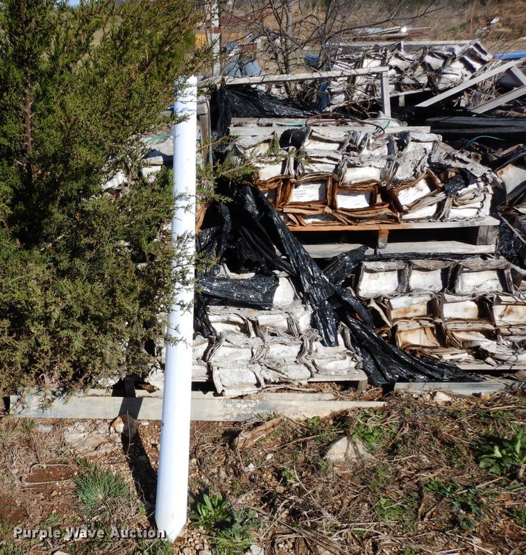 image for item EY9809 Approximately 1,250 Pexco FG578 White Pl reflectors