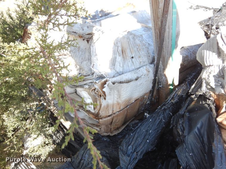 image for item EY9809 Approximately 1,250 Pexco FG578 White Pl reflectors