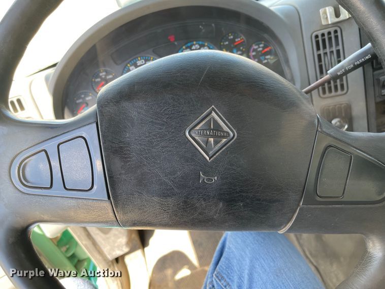 image for item FV9448 2007 International 7600  dump truck