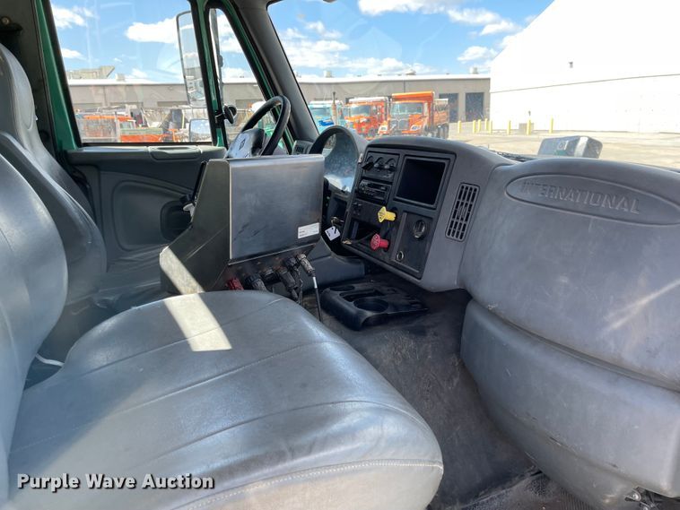 image for item FV9448 2007 International 7600  dump truck