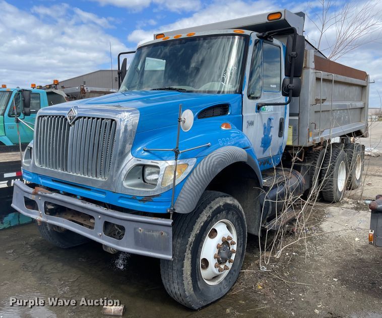 image for item FV9453 2005 International 7600  dump truck