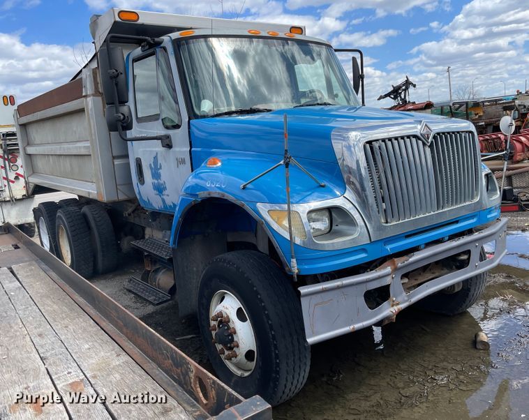 image for item FV9453 2005 International 7600  dump truck