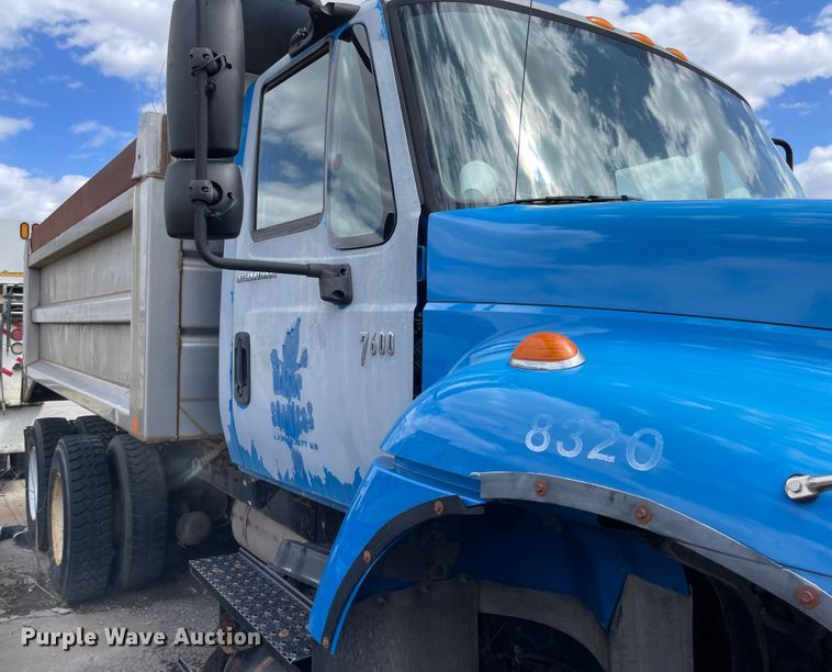 image for item FV9453 2005 International 7600  dump truck