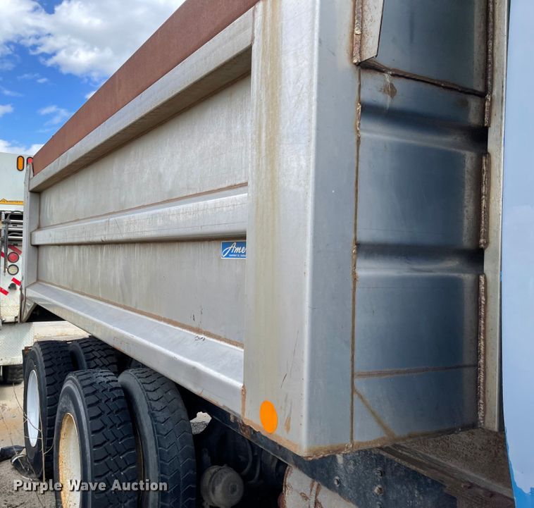 image for item FV9453 2005 International 7600  dump truck