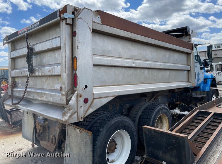 image for item FV9453 2005 International 7600  dump truck