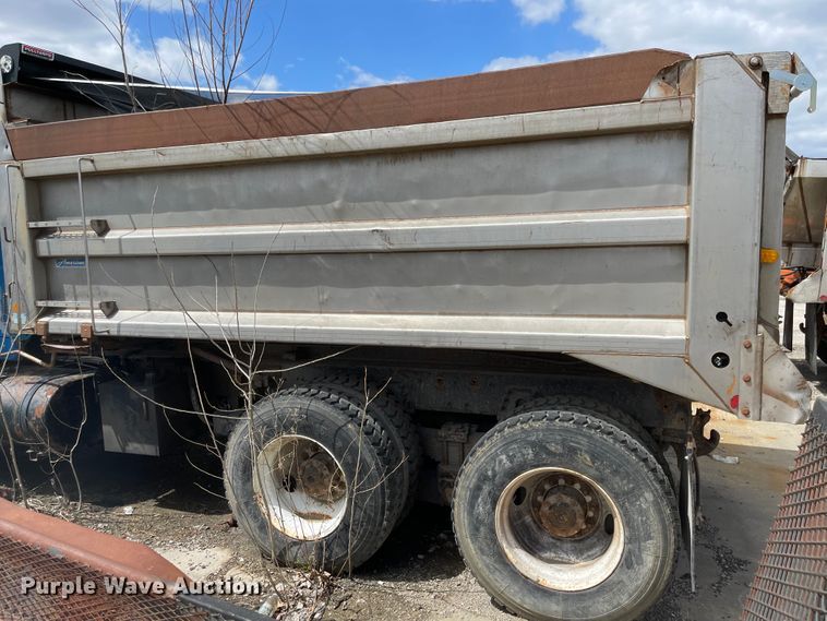 image for item FV9453 2005 International 7600  dump truck