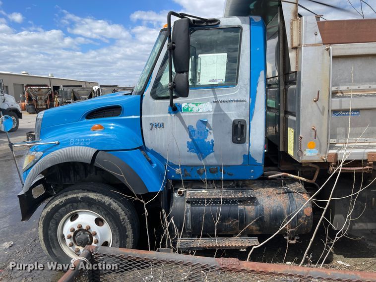 image for item FV9453 2005 International 7600  dump truck