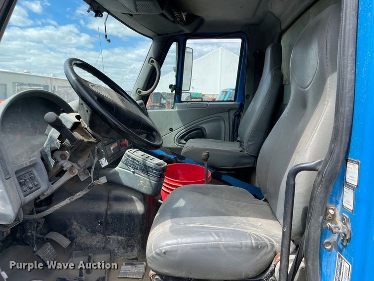 image for item FV9453 2005 International 7600  dump truck