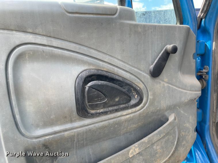 image for item FV9453 2005 International 7600  dump truck